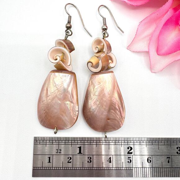 Irridescent Seashell Earrings Puffy Champagne Taupe Neutral Beachy Vaca Cruise - Picture 6 of 8